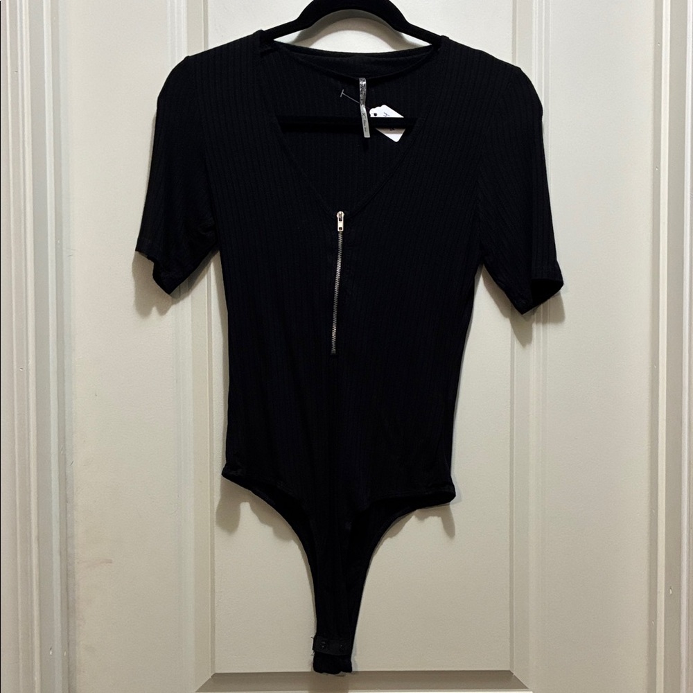 Medium ribbed Black Zippered Bodysuit